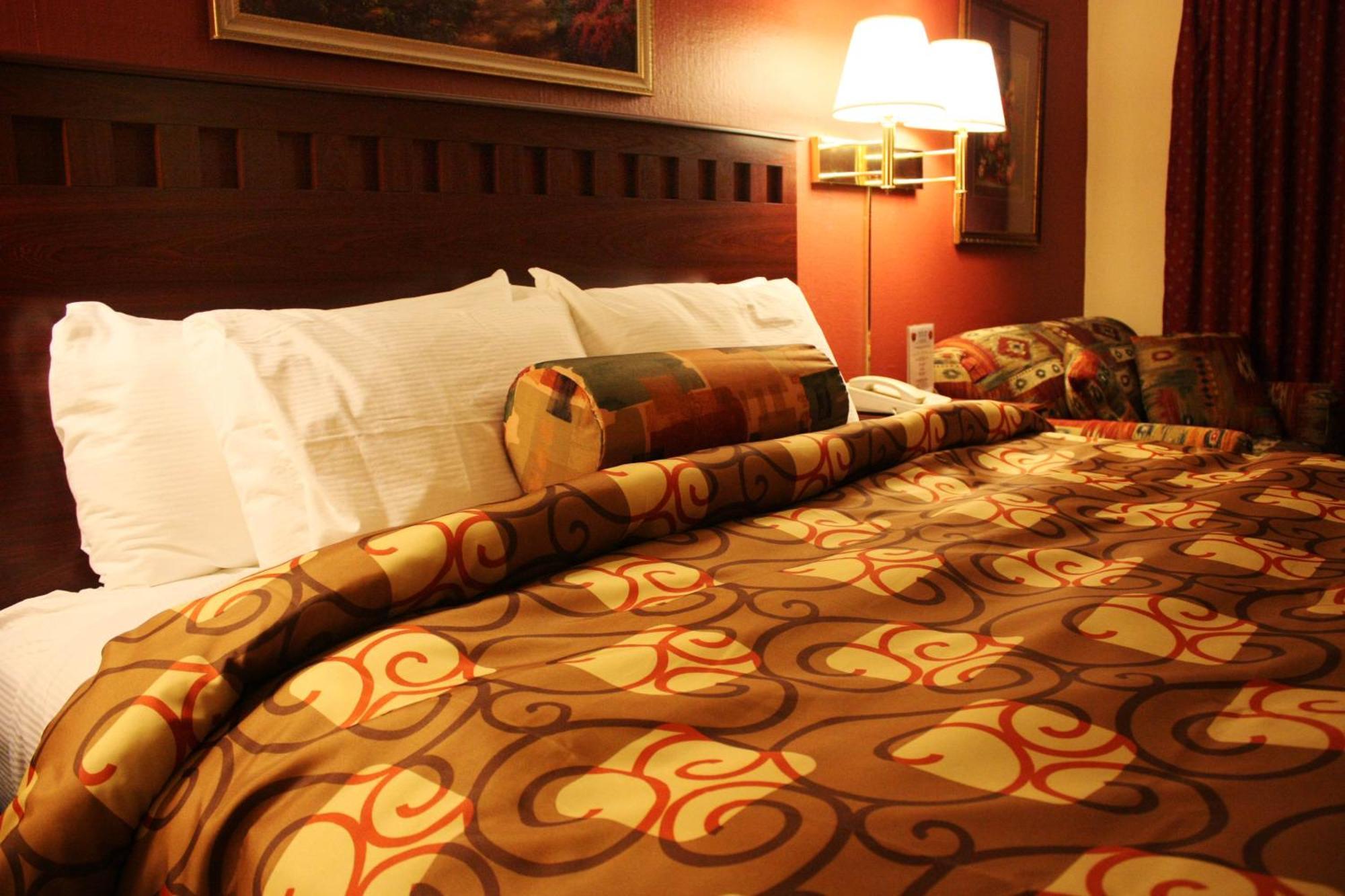 Relax Inn Шехейлъс Екстериор снимка